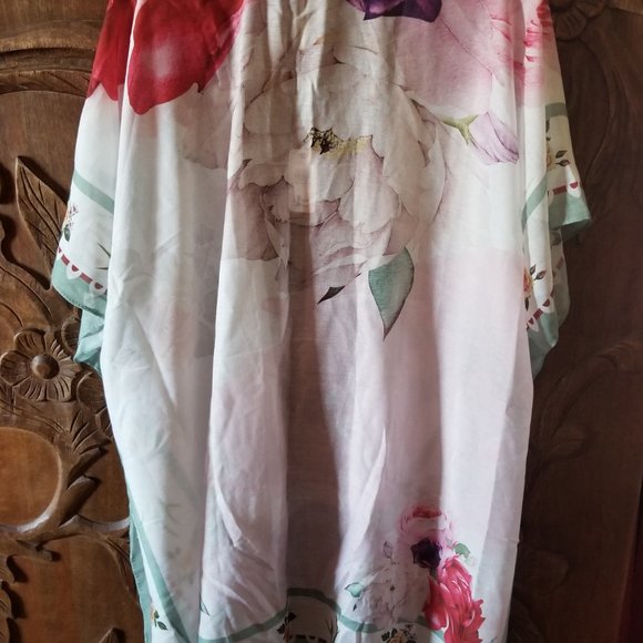 Beautiful floral kimono beach cover NWT - Picture 4 of 4